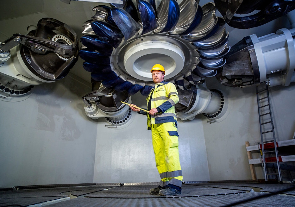 Rotaver Ausflug Kraftwerk Grimsel, Arbeiten in einer Turbinenkammer, Bildquelle Kraftwerke Oberhasli AG